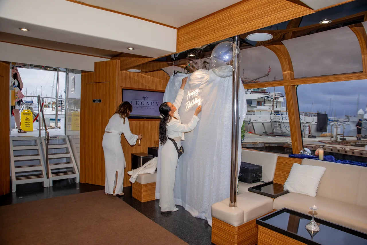 Image gallery marquee